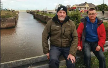  ??  ?? Fishermen Mick Brennan and Paul Goff at Courtown Harbour.