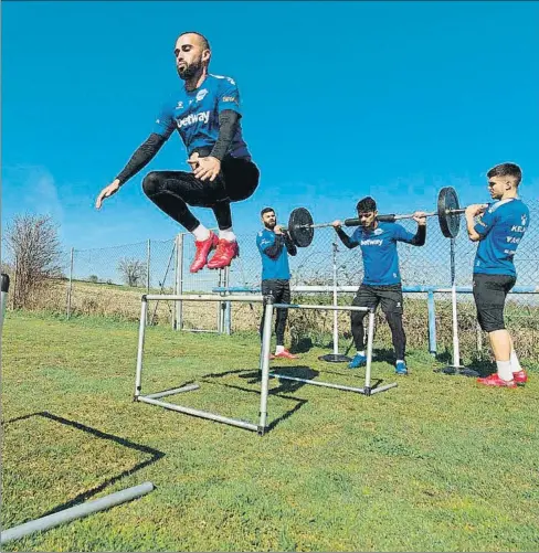  ?? FOTO: ALAVÉS TWITTER ?? Puesta a punto El Alavés quiere volver a los entrenamie­ntos de forma progresiva cuando las autoridade­s lo permitan