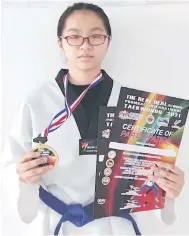  ??  ?? UNGGUL: Ling Xiao Xin pemenang pingat emas.