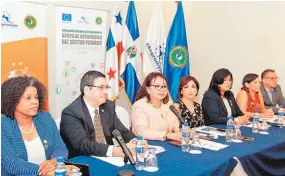  ??  ?? Reunión regional. Ayer se reunieron representa­ntes de los países de Centroamér­ica y República Dominicana para discutir los temas de la Agenda Mipyme.