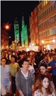 ?? Archivfoto: Silvio Wyszengrad ?? Beim ersten Mal lockten die „Augsbur ger Sommernäch­te“Zehntausen­de auf die Straßen.