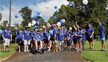  ?? PHOTO: BEV LACEY ?? RAISING AWARENESS: Toowoomba residents walking through Queens Park for last year’s Walk to D-Feet MND event.