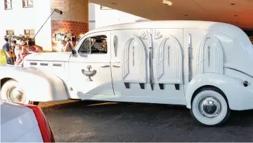  ??  ?? Hearse: Aretha’s casket is carried into the church from the vehicle that was used to carry the remains of civil rights activist Rosa Parks