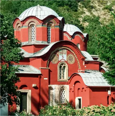  ?? ?? Below: The Patriarcha­te of Peć monastery in Peja has played an important part in preserving Serbian Orthodox traditions