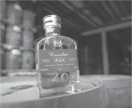  ?? PHOTOS: DAX MELMER ?? Just 7,000 bottles of Canadian Club’s 40-year-old whisky were produced. At $250 each, it will be available only in Canada.