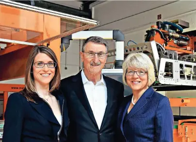  ??  ?? MSK ist ein Familienun­ternehmen: Linda Hannen mit ihren Eltern Reiner Hannen und Christina Hannen.