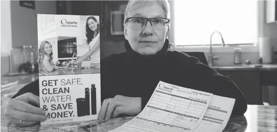  ?? ERROL MCGIHON ?? Diane Cousineau holds paperwork from the Ontario Safety Standards company that she said talked her into renting a water softener.