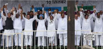  ?? — BUNNY SMITH ?? Congress president Rahul Gandhi, flanked by former Prime Minister Manmohan Singh and NCP supremo Sharad Pawar, joins other senior Opposition leaders, including Ghulam Nabi Azad and Sharad Yadav, at the Bharat Bandh protest in New Delhi on Monday.