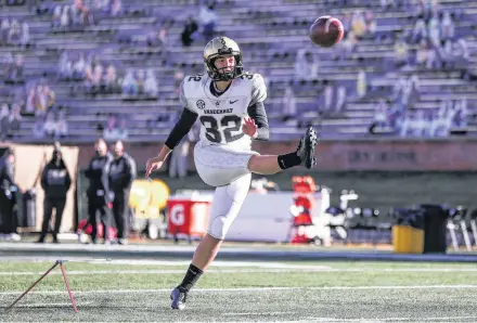  ?? HUNTER DYKE • HANDOUT PHOTO VIA USA TODAY SPORTS ?? Vanderbilt Commodores kicker Sarah Fuller warms up before agame against the Missouri Tigers at Faurot Field at Memorial Stadium in Columbia, Mo., on Saturday.