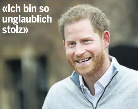  ?? GETTY ?? Nur wenige Stunden nach der Geburt seines Sohnes gab Prinz Harry freudestra­hlend das erste Interview vor Schloss Windsor.