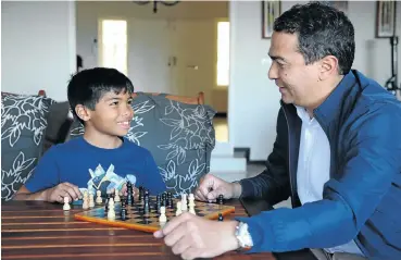  ?? Picture: Jackie Clausen ?? Lee van Wyk plays chess with his eight-year-old son, Alexander, who he has forbidden to play the online game ‘ Roblox’.