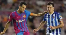  ?? ?? Duello Busquets-Oyarzabal in Barça-Real Sociedad della scorsa stagione