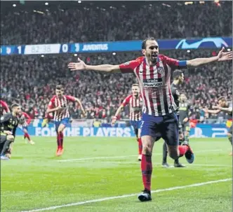  ?? FOTO: JA SIRVENT ?? ‘Caudillo’ Godín El uruguayo firmó el segundo gol en el triunfo colchonero ante la Juventus