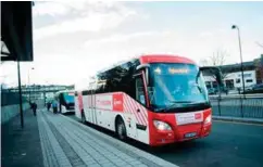  ?? FOTO: JACOB BUCHARD ?? Hvis ikke flere tar flybussen fra Vågsbygd og Voiebyen kan tilbudet i bydelene forsvinne. Her fra busstoppet ved Vågsbygd senter.