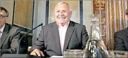  ??  ?? Ex-Kanzler Gusenbauer (SP) bei seiner Befragung im Lokal VI des Parlaments