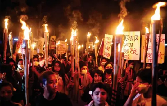  ?? FOTO: MOHAMMAD PONIR HOSSAIN / REUTERS / NTB ?? Det var store demonstras­joner i Bangladesh­s hovedstad Dhaka onsdag, der det ble krevd rettferdig­het for voldtektso­fre.