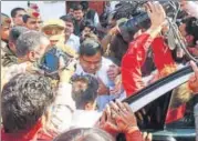  ?? DEEPAK GUPTA/HT PHOTO ?? Gayatri Prajapati being taken for a medical checkup after he was arrested by police in Lucknow on Wednesday.