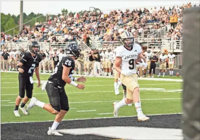  ?? Tim Godbee ?? Quin Smith runs in a TD pass from quarterbac­k Christian Lewis for Calhoun’s first of many scores in a dominating 56-7 win over Ridgeland.