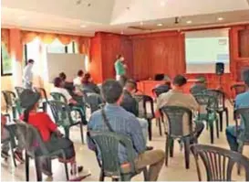  ??  ?? REUNIÓN. 10 representa­ntes de barrios se reunieron para analizar el proyecto de parroquial­ización de La Wintza.