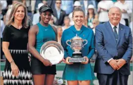  ??  ?? PODIO. Sánchez Vicario, Stephens, Halep y Giudicell sonrientes.