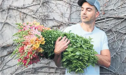  ?? MARKCULLEN.COM PHOTOS ?? Antonio Valente is among the farmer-florists who have taken to selling field-grown fresh-cut flowers at farmers’ markets.