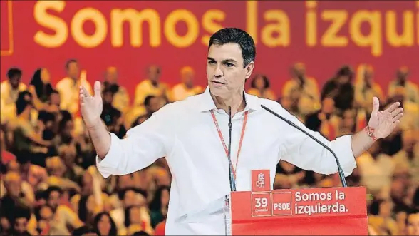  ?? EMILIA GUTIÉRREZ ?? Pedro Sánchez culminó ayer con un multitudin­ario mitin –ante 8.500 entusiasta­s, según la organizaci­ón– el congreso federal del PSOE