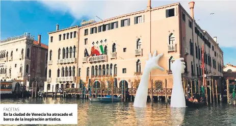  ??  ?? En la ciudad de Venecia ha atracado el barco de la inspiració­n artística.