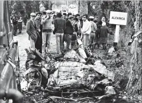  ??  ?? Atentado bombista das FP 25 em Beja, em Fevereiro de 1985
Outro atentado das FP 25, em Alcainça, Malveira, em 1981: morreram dois soldados da GNR