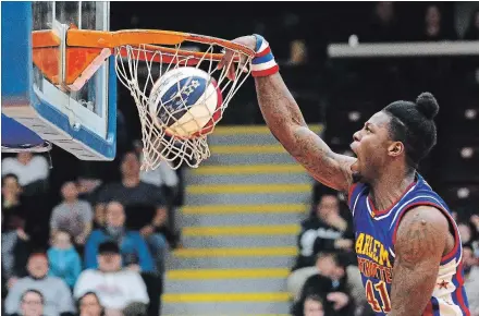  ?? CLIFFORD SKARSTEDT EXAMINER ?? The Harlem Globetrott­ers entertain the Washington Generals in the 2018 Amazing Feats of Basketball World Tour on Thursday night at the Memorial Centre.