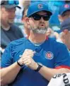  ?? JOHN J. KIM/CHICAGO TRIBUNE ?? Cubs manager David Ross motions to players Saturday against the Diamondbac­ks.