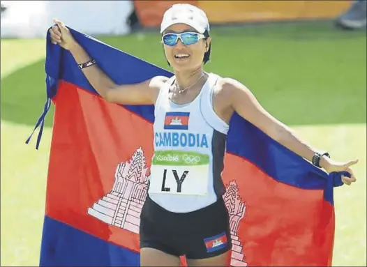  ?? Foto: nary ly ?? nary Ly terminó última en el maratón de río 2016 pero feliz de haber demostrado, a los 44 años, que podía cumplir su objetivo y servir de ejemplo