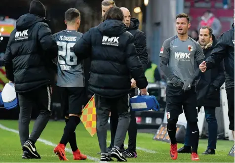  ?? Foto: Jan Huebner ?? Als Erik Thommy (Rückennumm­er 26) in Mainz verletzt rausmusste, stand Marcel Heller (rechts) bereit.