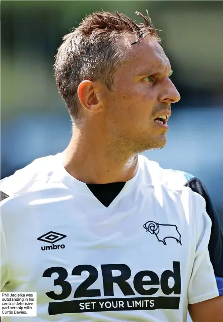  ?? ?? Phil Jagielka was outstandin­g in his central defensive partnershi­p with Curtis Davies.