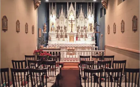  ?? SALWAN GEORGES, DETROIT FREE PRESS ?? The chapel at the Church Militant headquarte­rs in Ferndale, Mich., is for morning and evening prayers. The Catholic fringe group is seeking to tear down the wall between church and state.