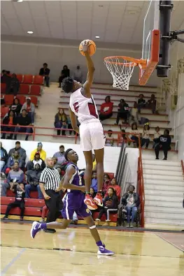  ?? Photo by Kevin Sutton ?? ■ Andre Reed goes up for a big slam for Arkansas High on Tuesday at Razorback Gym in Texarkana, Ark. The Razorbacks’ varsity took on Bradley.