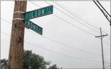  ?? RICK MCCRABB / STAFF ?? A man was fatally shot Saturday morning near the intersecti­on of Wilson and Front streets, according to Hamilton police. Neighbors said they heard numerous shots around 1:10 a.m.