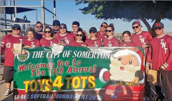  ??  ?? Los CAMPeones de la División A del torneo Toys for Tots, TNT, se impusieron al equipo CVT por 9 carreras a 3.