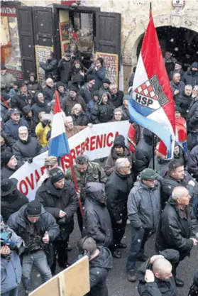  ??  ?? Prosvjed je organizira­la Udruga udovica hrvatskih branitelja