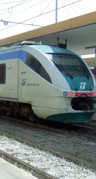  ??  ?? Nei primi otto mesi del 2017 i convogli di Trenitalia hanno trasportat­o più di 6,5 milioni di passeggeri