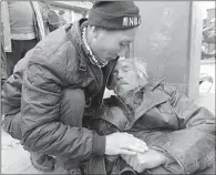  ?? PEI QIANG / FOR CHINA DAILY ?? A Lanzhou resident surnamed Li helps an elderly man who was hit by a car in the capital of Gansu province on Nov 25. Li tried to contact the man’s family, but could not reach them. The man was later sent to a senior citizens’ home.