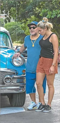  ?? FOTOS: ESMERALDO VELASQUEZ ?? TEMPRANO. Maradona y Rocío recién llegados a Cuba el viernes.