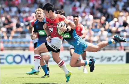  ?? Getty Images ?? Kenki Fukuoka makes a break during the Sunwolves’ stunning win over the Blues yesterday.