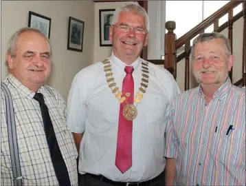  ??  ?? Cllr. Robbie Ireton, Cllr. Pip Breen and winning team captain David Tomkins at the Freemasons’ Centre (Gorey) annual golf classic.