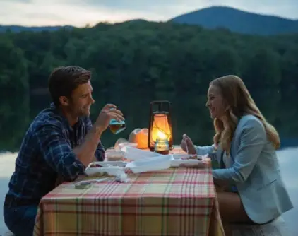  ?? TWENTIETH CENTURY FOX ?? Scott Eastwood and Britt Robertson get to know each other in The Longest Ride, the latest romance from Nicholas Sparks.