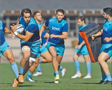  ?? PRENSA LOS PUMAS ?? A FONDO. Así se prepara el selecciona­do argentino para debutar ante Australia en el Championsh­ip.