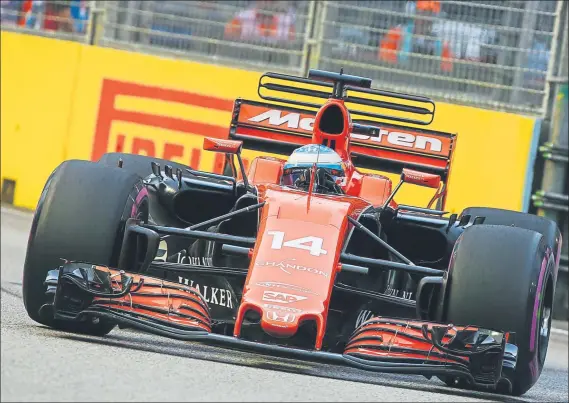  ?? FOTO: EFE ?? Fernando Alonso continuará en McLaren en 2018, confiando en el proyecto de los de Woking com Renault, con el que espera volver a luchar por podios y triunfos el próximo curso