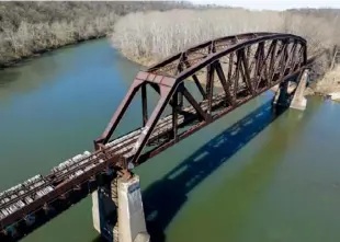  ?? ?? An abandoned railroad bridge in Connellsvi­lle would be widened and illuminate­d with solar lights to become the Iron Horse Bridge Park.