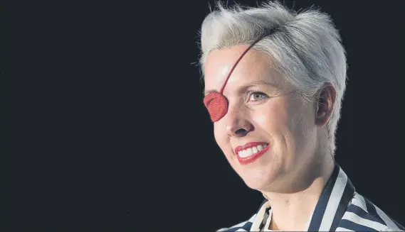  ??  ?? María de Villota destacaba por su enorme sonrisa y positivism­o. Tras su accidente trató de ayudar a niños enfermos y a diferentes asociacion­es, también difundiend­o sus valores FOTO: EFE