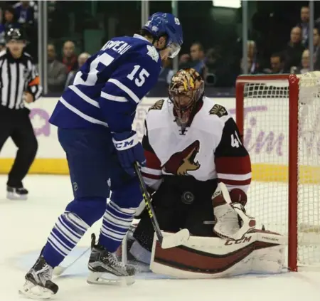  ?? RICK MADONIK/TORONTO STAR ?? Leafs’ P.A. Parenteau tries to deflect the puck past Coyotes goalie Mike Smith but to no avail during action Monday night at the Air Canada Centre.