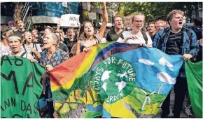  ?? FOTO: DPA ?? Junge Leute setzen sich bei Fridays for Future für den Klimaschut­z ein.